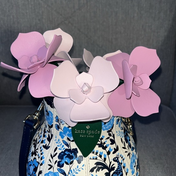♠️kate spade Perfect Plume Peacock Floral Printed 3D Vase Crossbody Bag, Blue - Picture 12 of 16